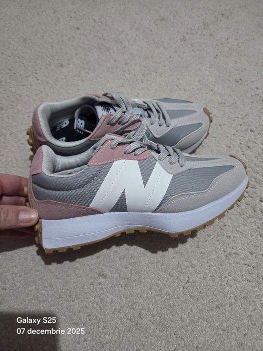 Vand adidasi New Balance