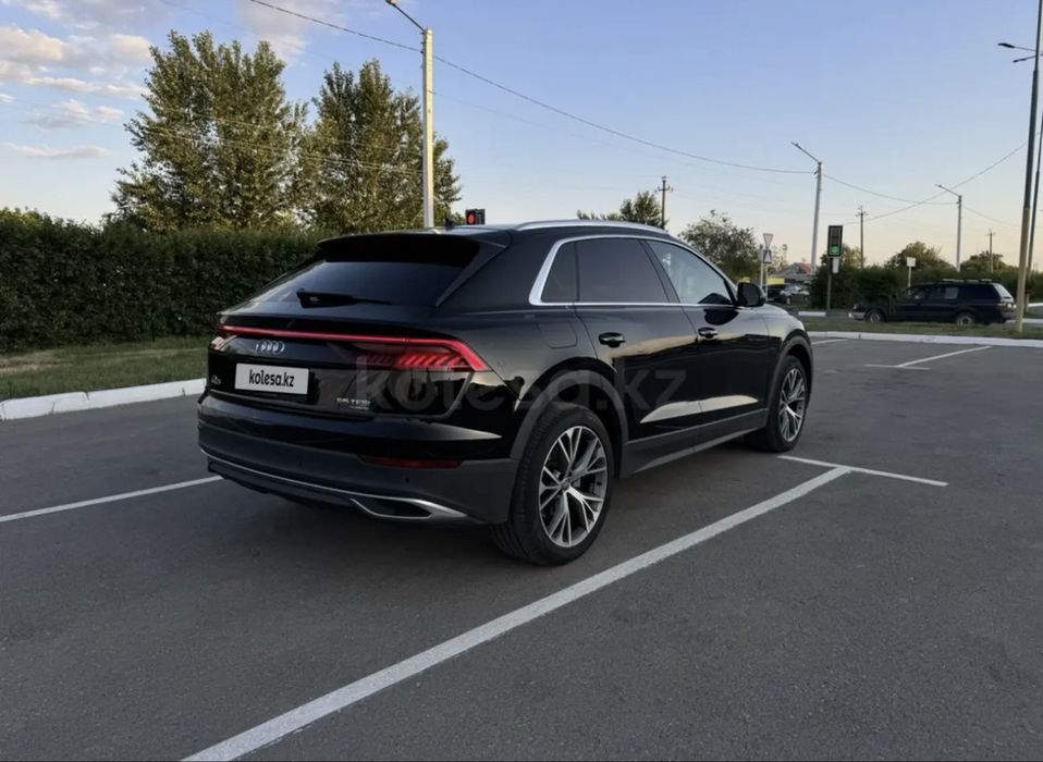 Продам Audi Q8