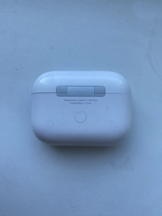 Оригинальные AirPods Pro 2.