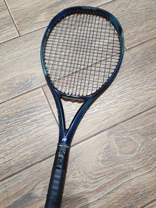 Racheta Yonex Ezone 100