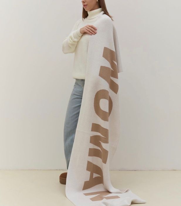 бежов плетен шал