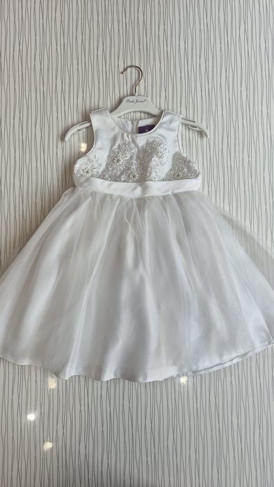 Нарядные платья на девочку 3-4 года, больше фото в карусели