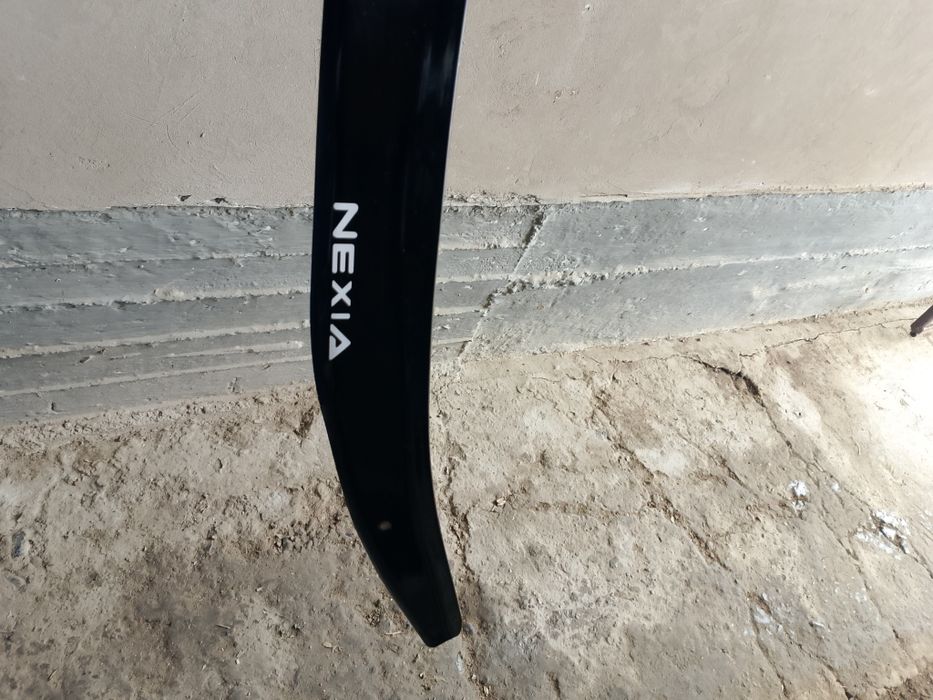 Ветровик на капот