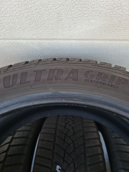 Зимни гуми 4 броя GOODYEAR UltraGrip 245 40 R19 дот 4319