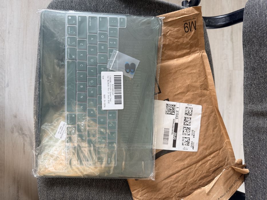 Чехол защитный для MacBook Pro 13”