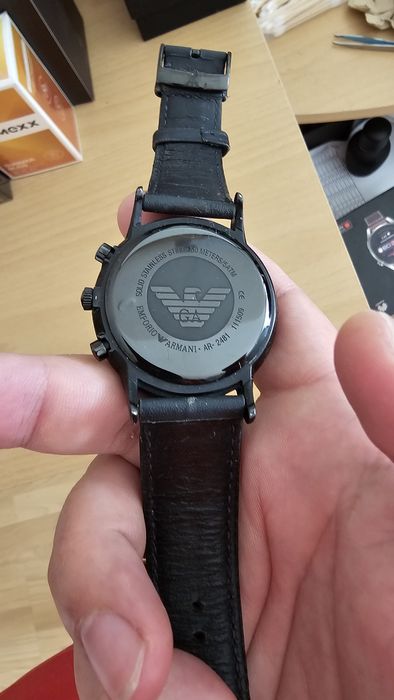 Часовник emporio armani