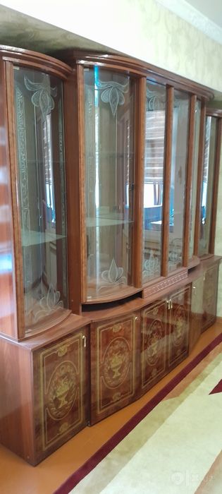 Сервант  яхши  холати срочни сотилади