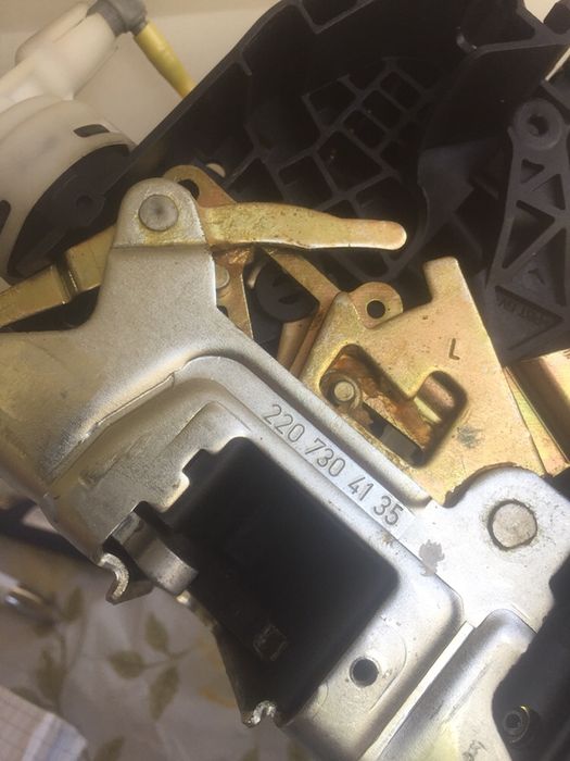 Замок Мерседес w220. С присоской.