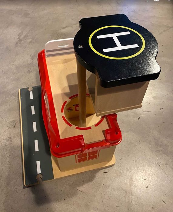 statie pompieri din lemn