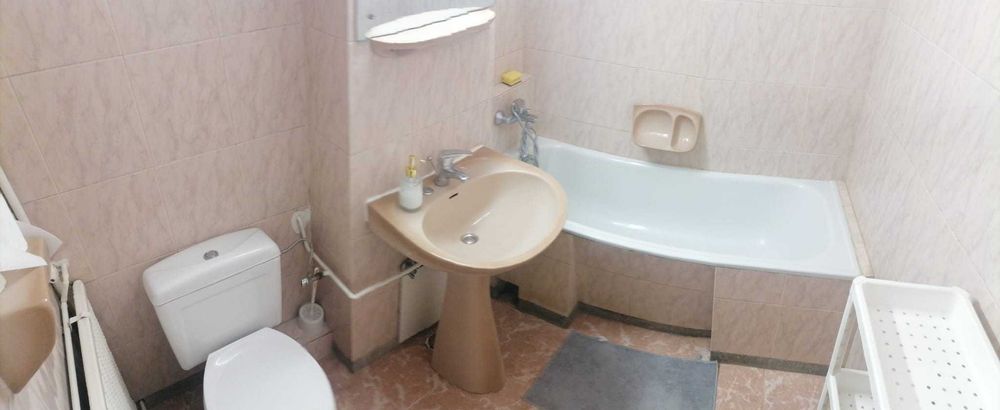 apartament 4 camere, 2 bai, bucatarie, 100 mp, mobilat utilat, cetral - B-dul Mihai Viteazu, et. 6 -bloc fara lift