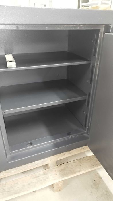 Стара метална каса VALBERG Bastion 80 - Метален сейф