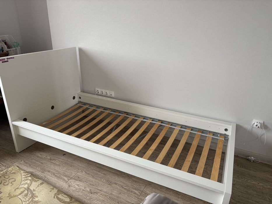 Продам Б/у детскую кровать IKEA .