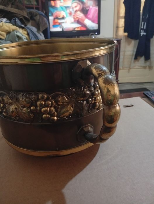 Vas mare din alama bătută superb