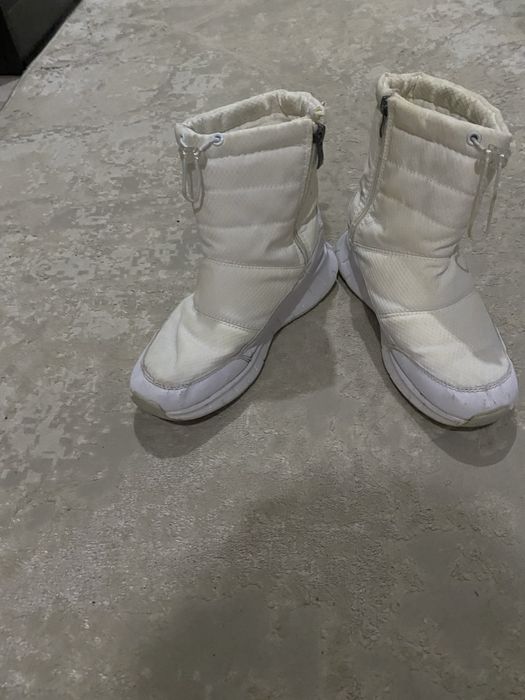 Продам Дутыши зима на девочку в хорошем состоянии