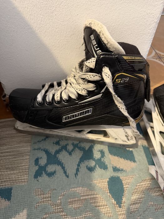 Patine Portar Hochei Bauer Supreme S29  Mărime 39 + manusa portar respins CCM