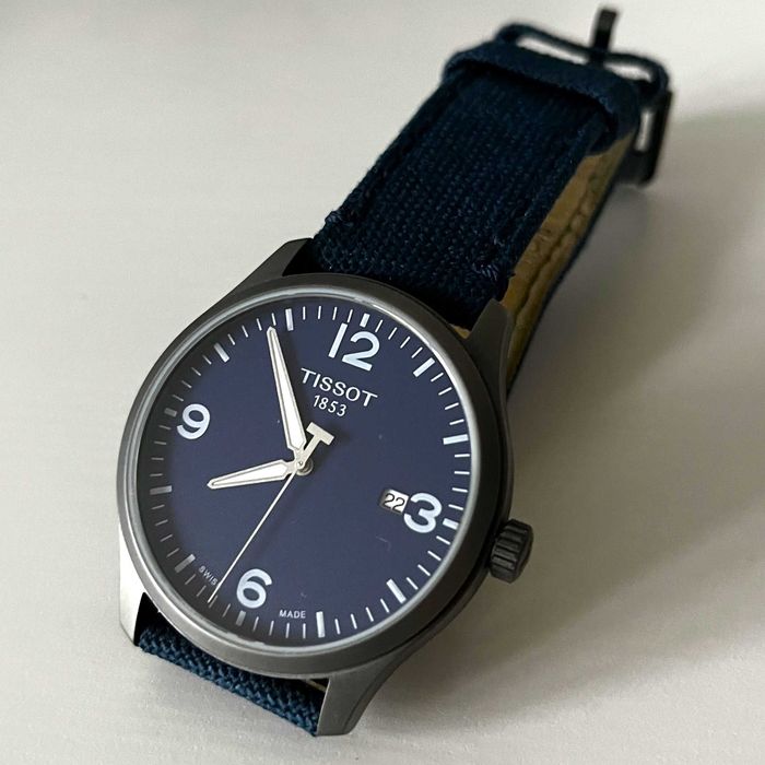 Tissot Gent XL Swiss Made, cadran albastru, safir, cutie si manual