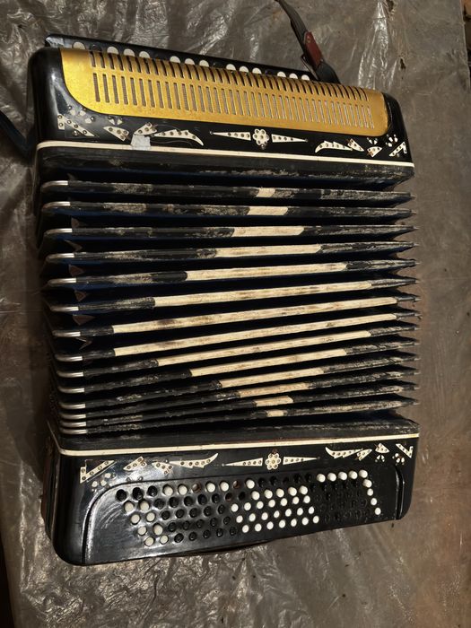 Баян в плохом состоянии