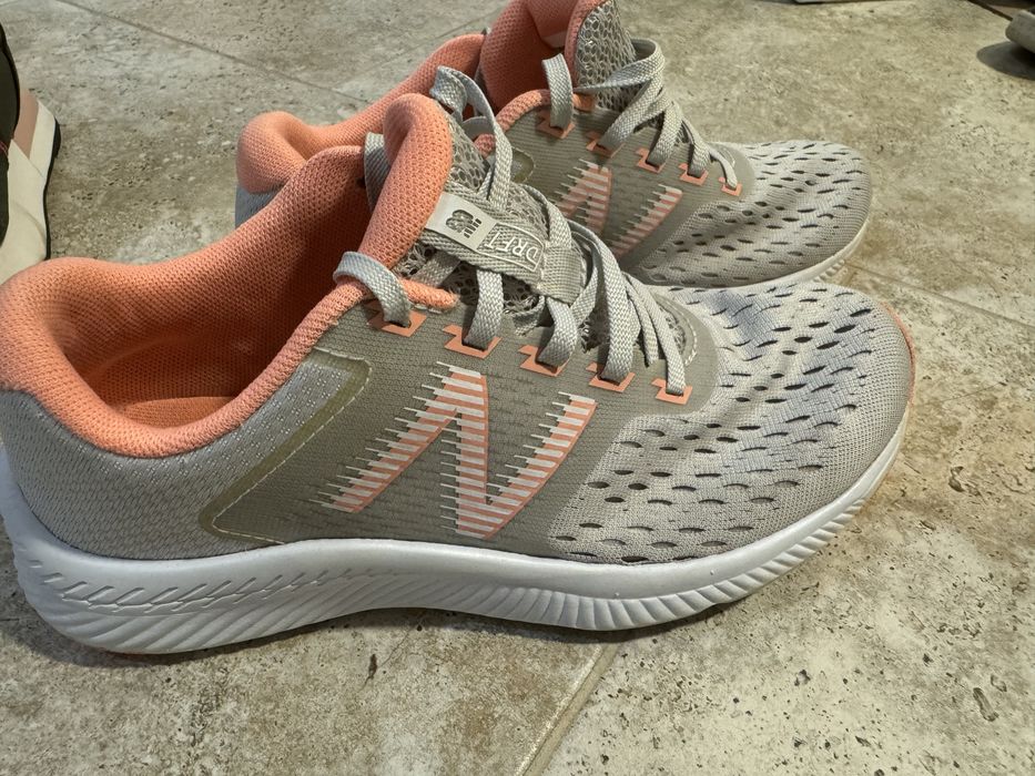 Маратонки New balance 35 номер