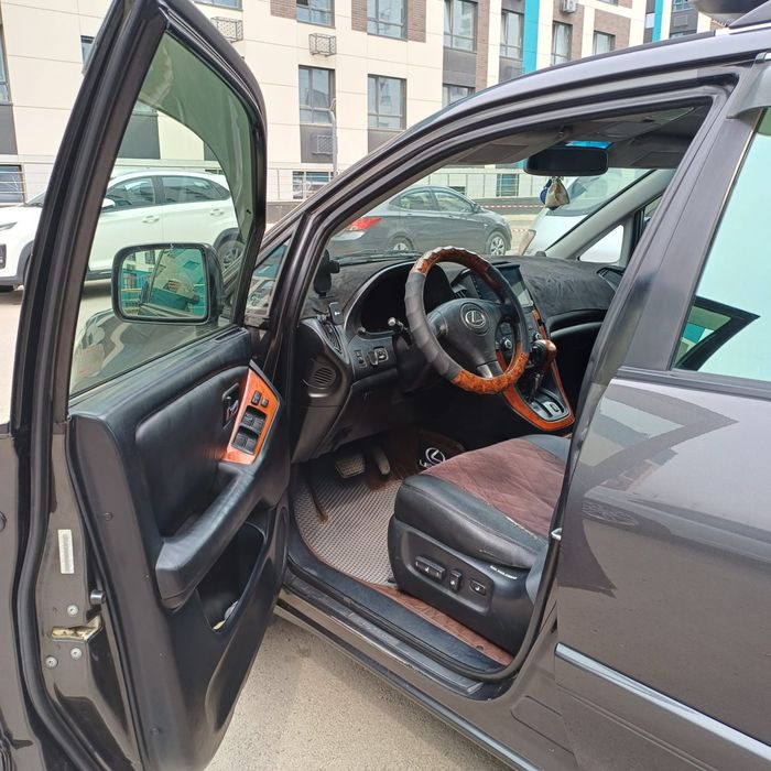 Продаю авто машину Lexus Rx 300