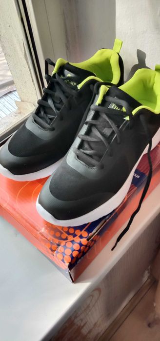 Женские кроссовки 39 размера