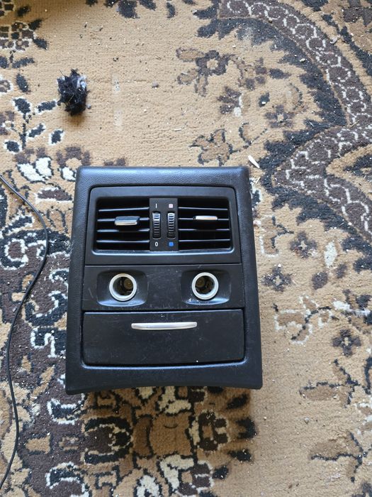 Grile ventilație spate bmw e90.