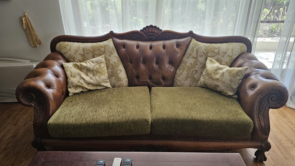 Кожен диван 2бр. + масичка