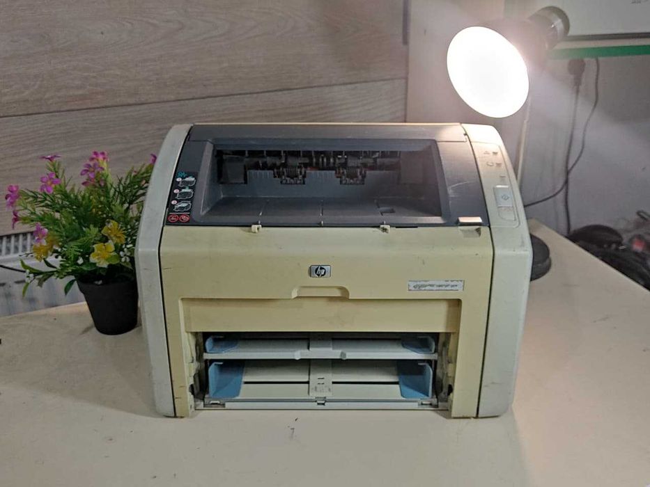 принтер hp 1022 в отличном состоянии