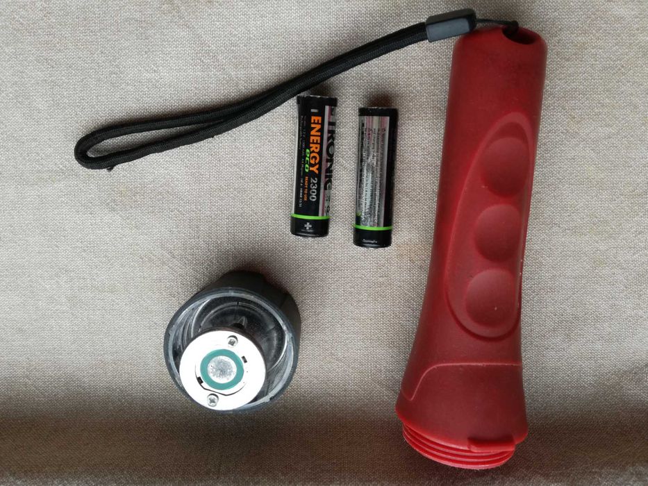 Lanterna cu LED alb +++ 2 Acumulatori AA ***Desfacator Conserve Sticle