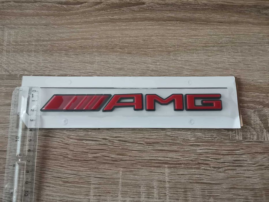 Mercedes Benz AMG червена емблема с черен кант