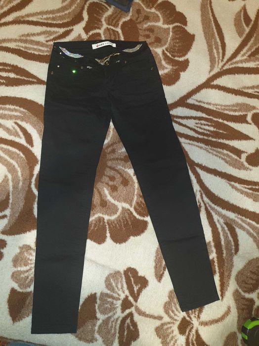 Красивые Джинсы брюки черные привозные