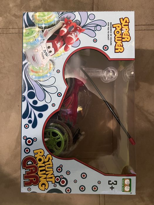 Кола с дистанционно на батерии и зарядно луда кола