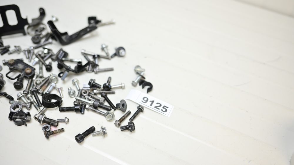 Kawasaki Z1000 R 2014 2020 Diverse suruburi si prinderi