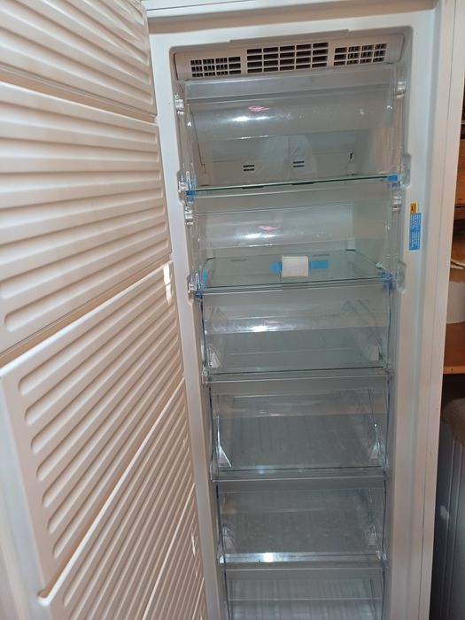 Congelator INDESIT. No frost-6 sertare.