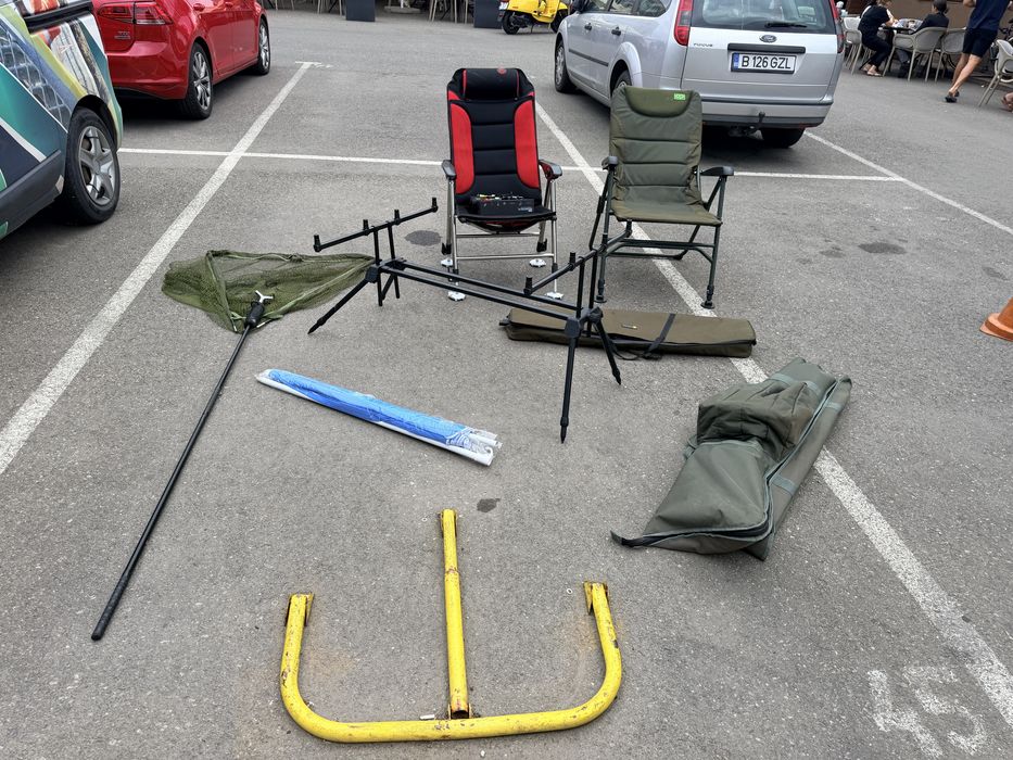 Scule pescuit la crap, Lansete telescopice, Mulinete, 2 undite carbon, 2 scaune umbrela rod pod pret toate 3000 lei