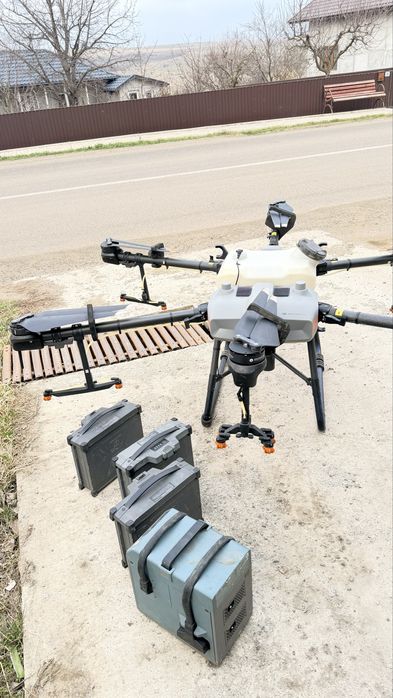 Vand drona DJI AGRAS T30