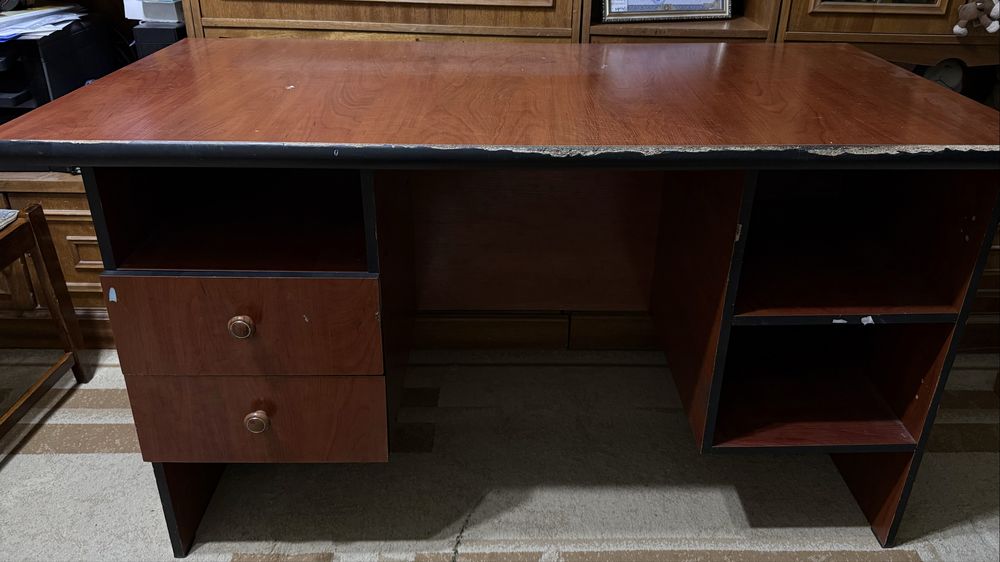 Продается Письменный стол б/у