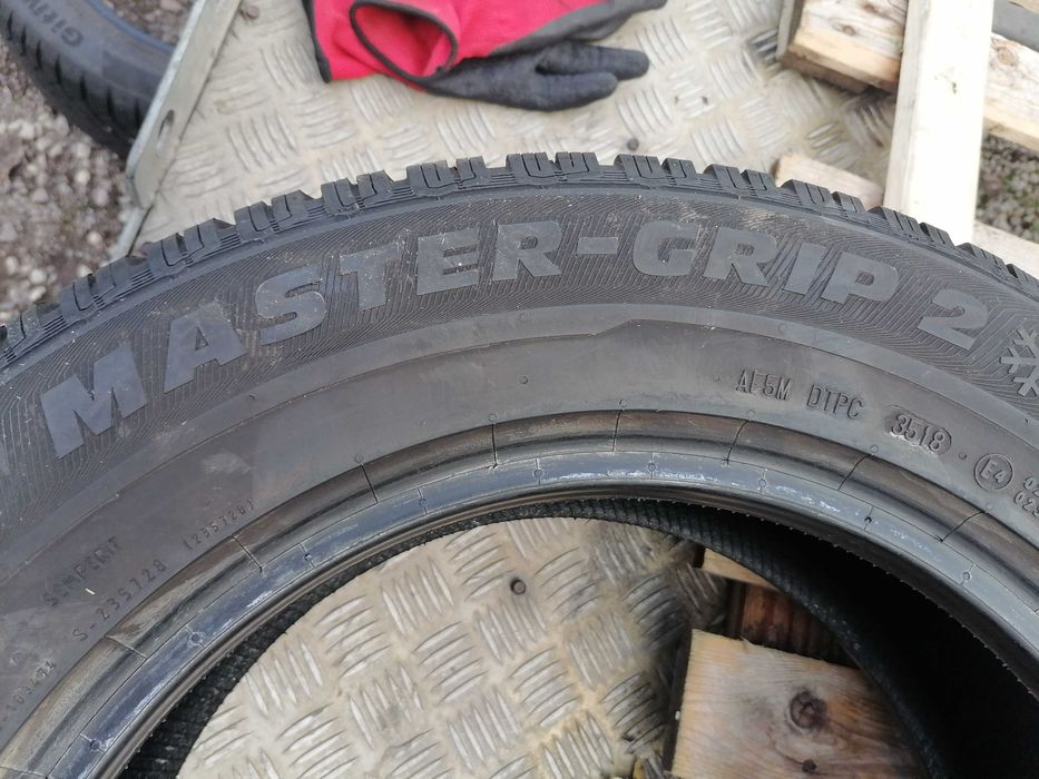 4 бр. Semperit 215/65R16