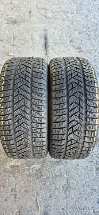 2 anvelope iarna Pirelli 245/30/20.Pretul este pe bucata.