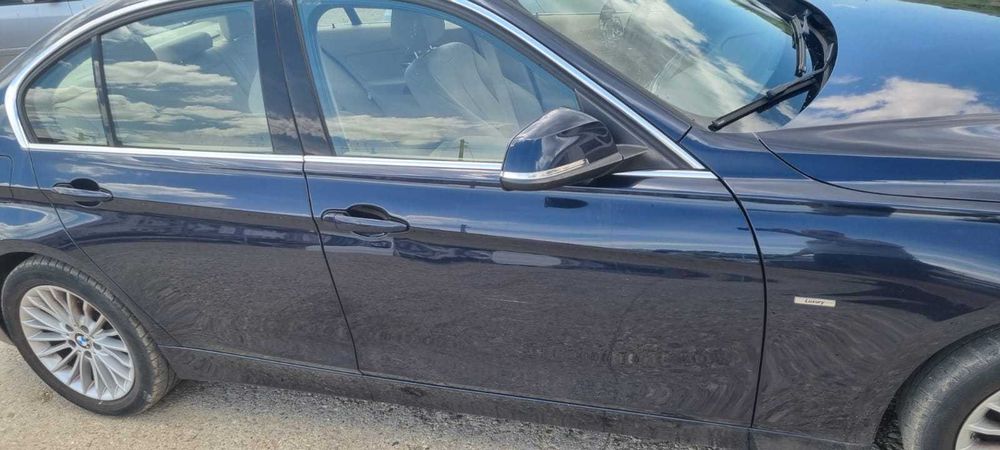 Usa fata spate BMW F30 Imperialblau Brillanteffekt Metallic A89