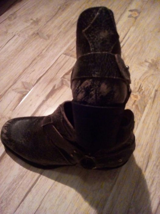 Ghete/pantofi/botine din piele naturala , Bershka