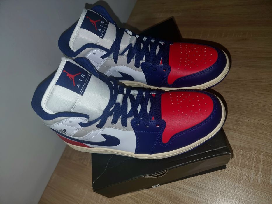 Nike Air Jordan 1 Mid Rare Air