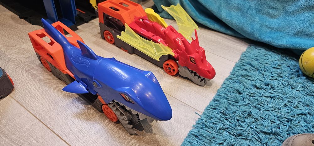 Hot wheels писти и колички