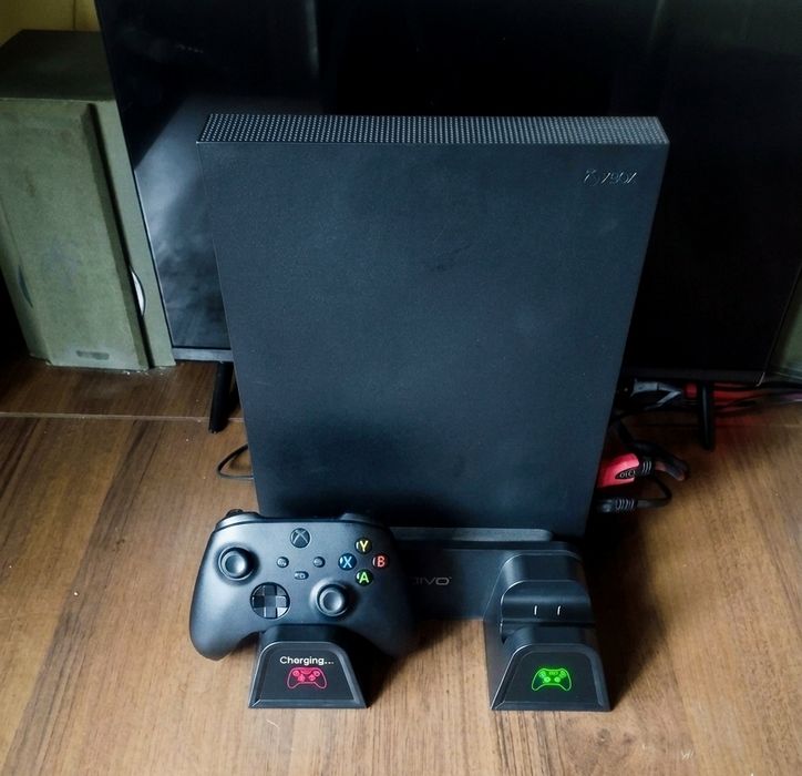 Игровая приставка Xbox One X + ТВ