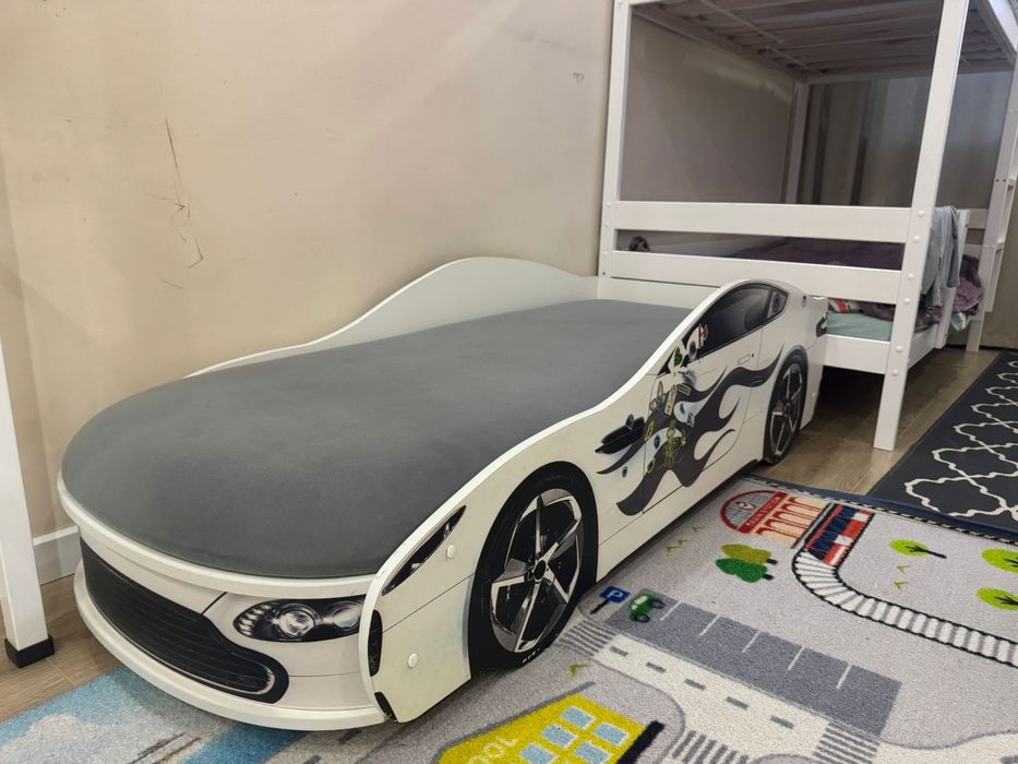 Продам машинку-кровать