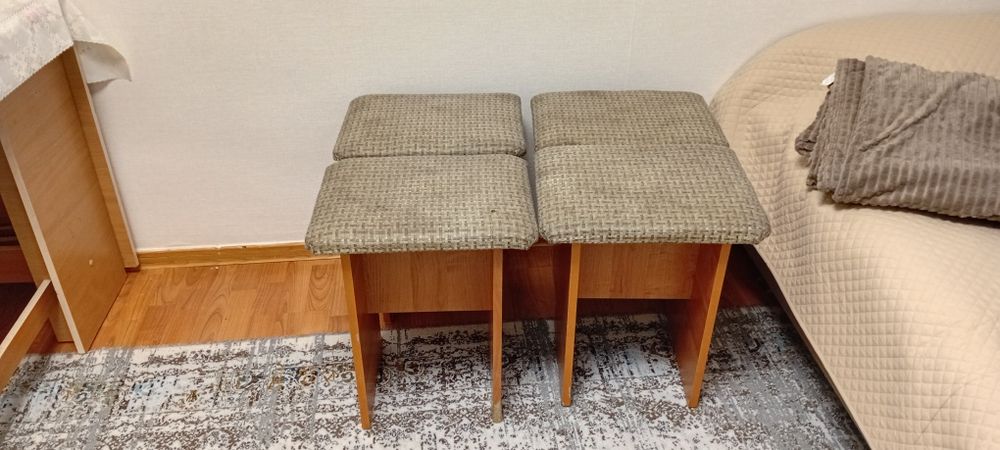 Продам стол, складной,  и 4 табуретки