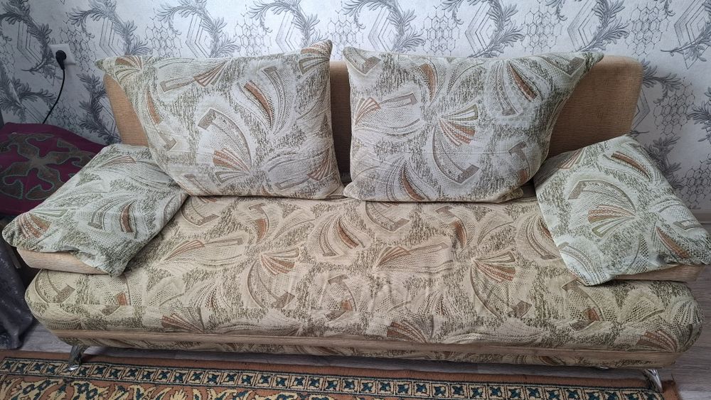 Продам диван в гостиную