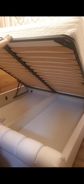 Срочно продам кровать с матрасом