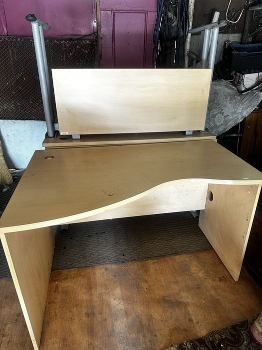 Письменные компьютерные столы