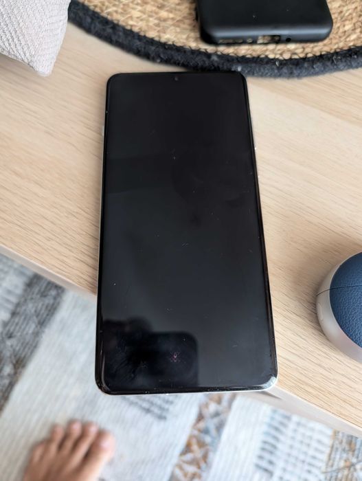 Продавам телефон OnePlus 13