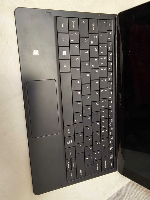 Dezmembrez Samsung Galaxy TabPro S (SM-W700) | Piese: Tabletă Defectă / Tastatură QWERTZ